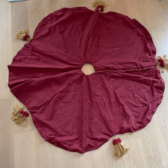 Christmas Tree Skirt - Picture 6 of 10